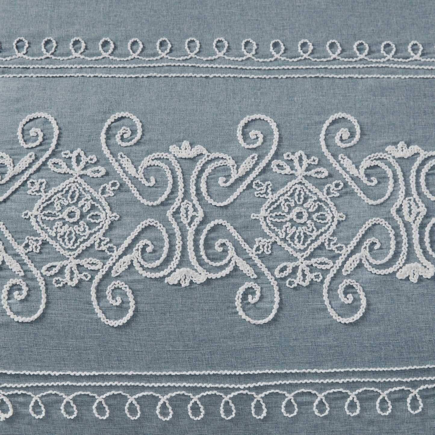 Intelligent Design Mabel Embroidered Comforter Set