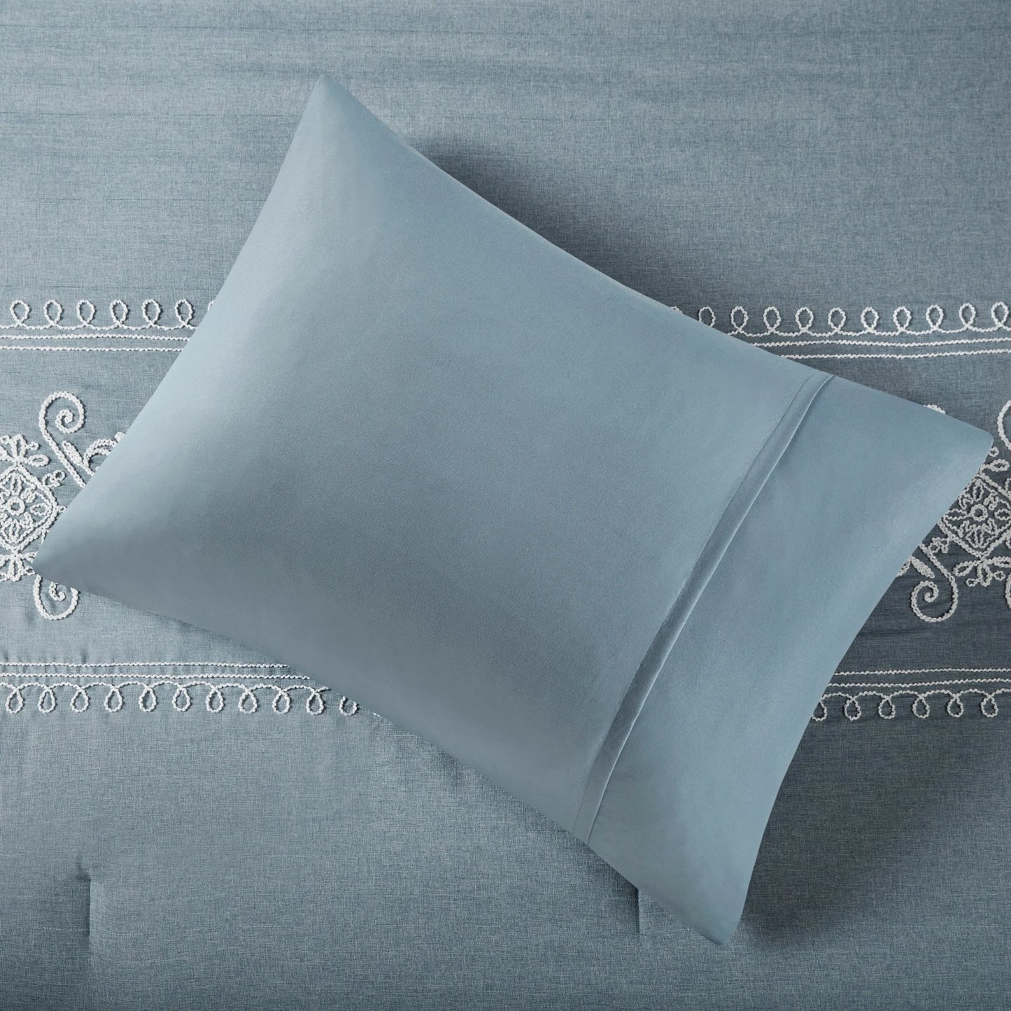 Intelligent Design Mabel Embroidered Comforter Set