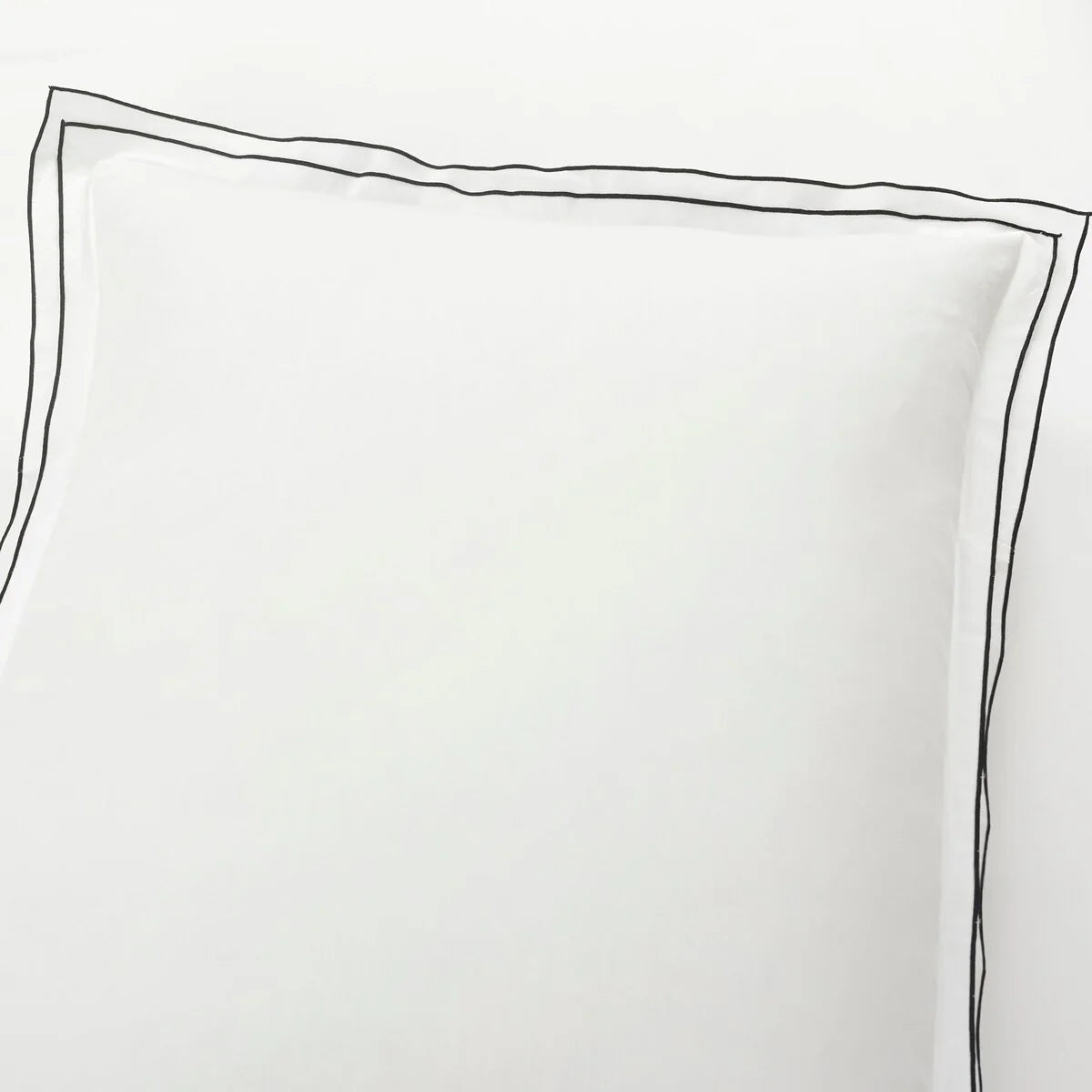 Lush Decor Hampton Double Flange Embroidered Contrast Edge Comforter 3 Pieces Set