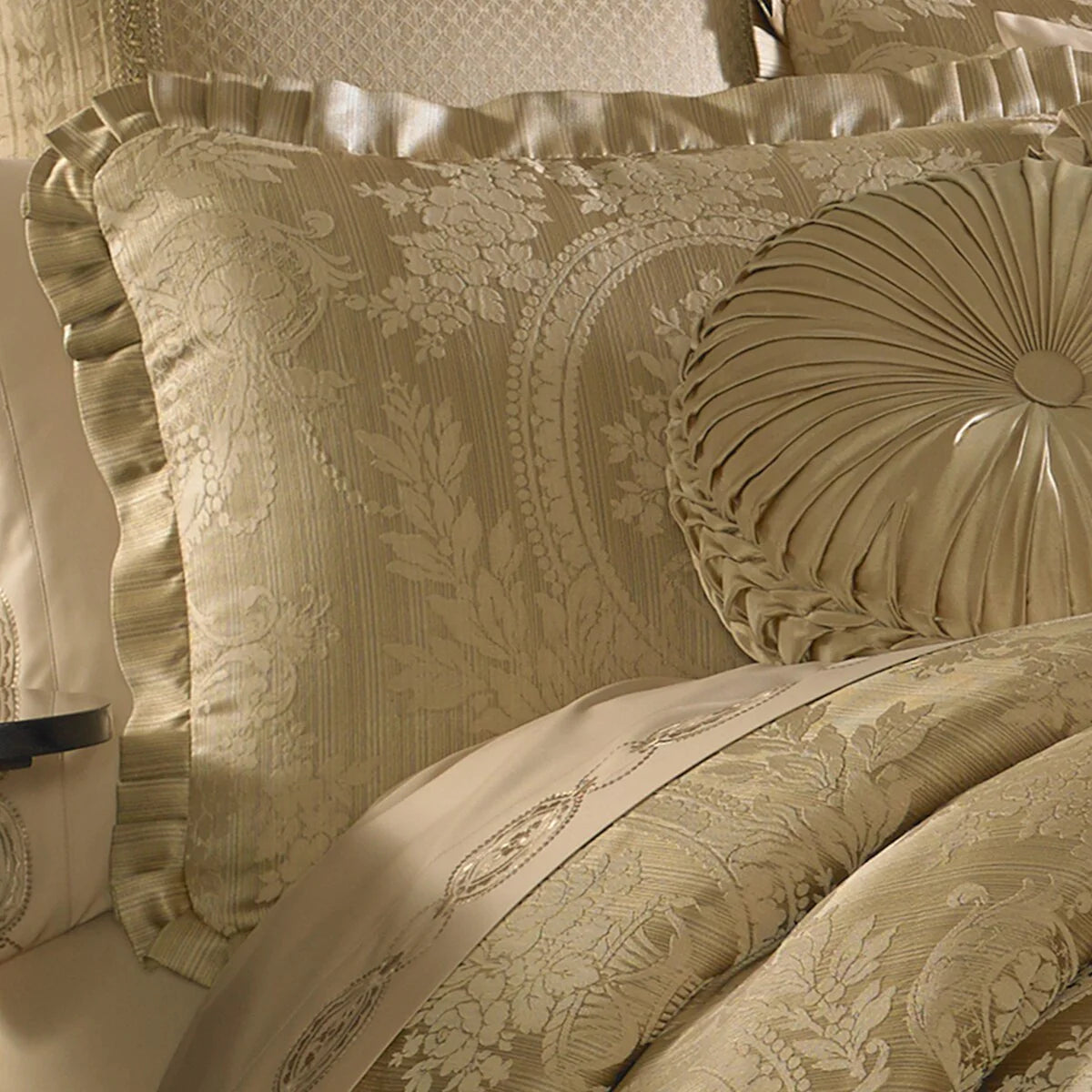 Five Queens Court Napoleon Comforter Set