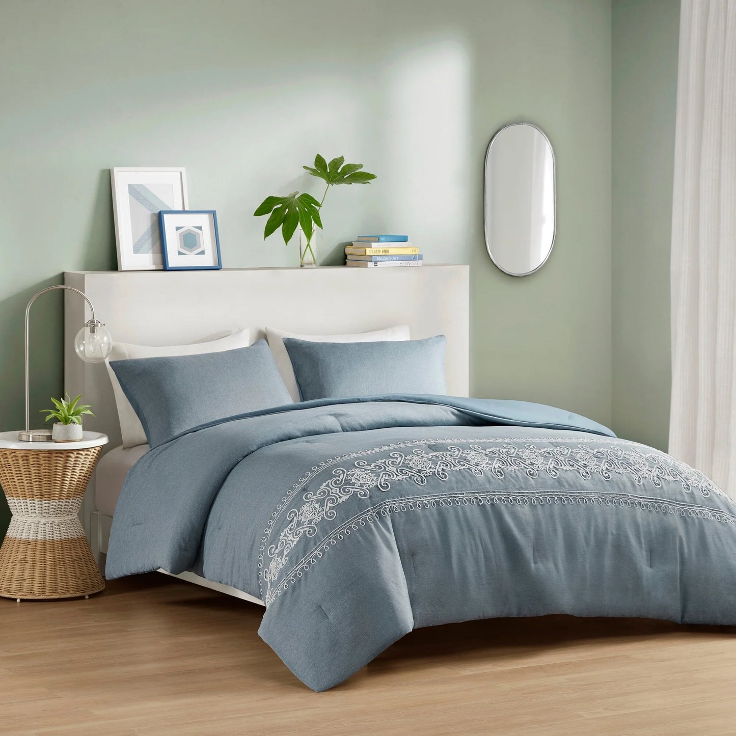 Intelligent Design Mabel Embroidered Comforter Set