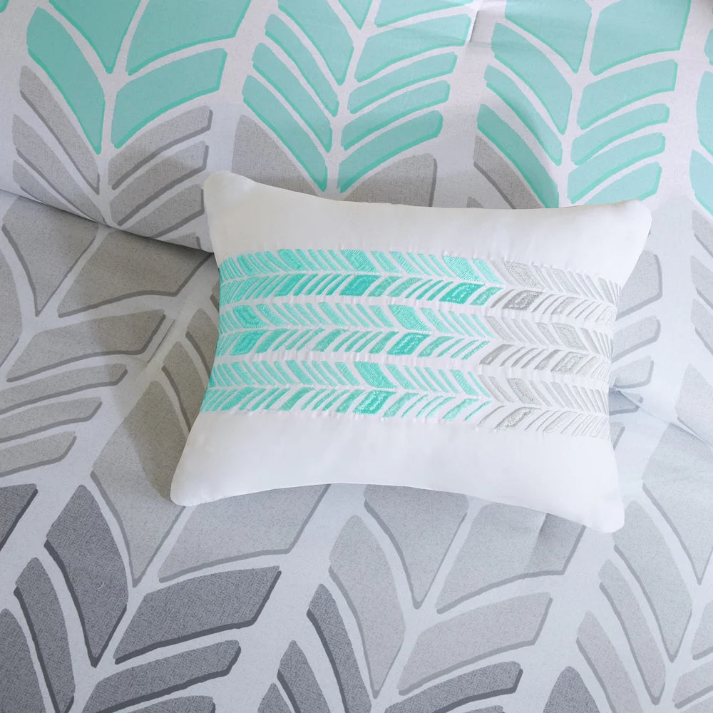 Kennedy Aqua/ Grey Comforter Set by Intelligent Design