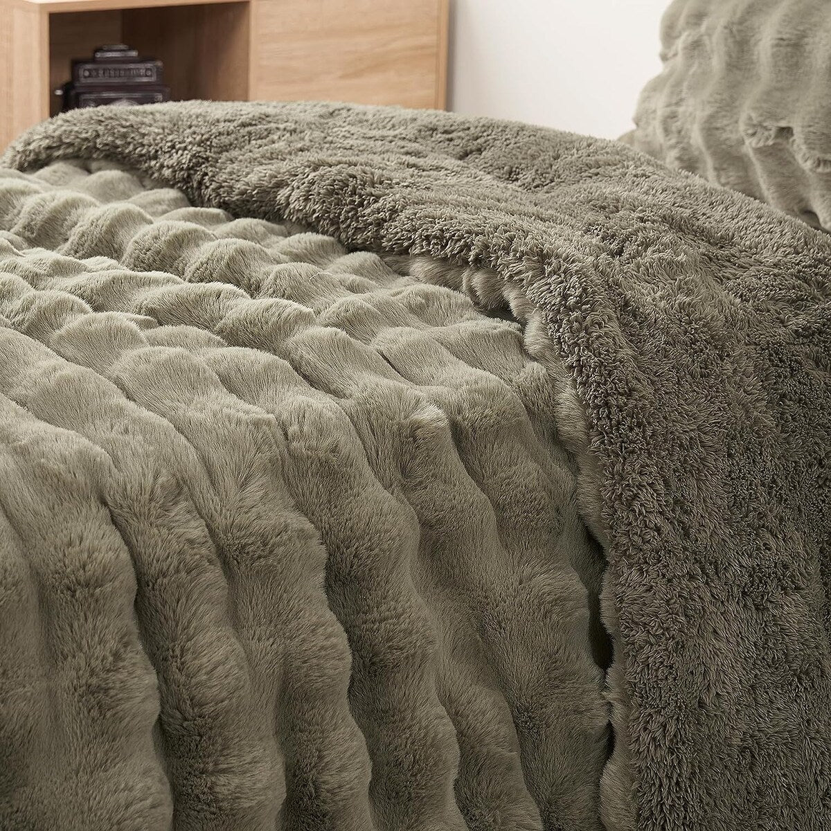 Snowball Chunky Bunny - Coma Inducer? Oversized Comforter Set - Olive Earth
