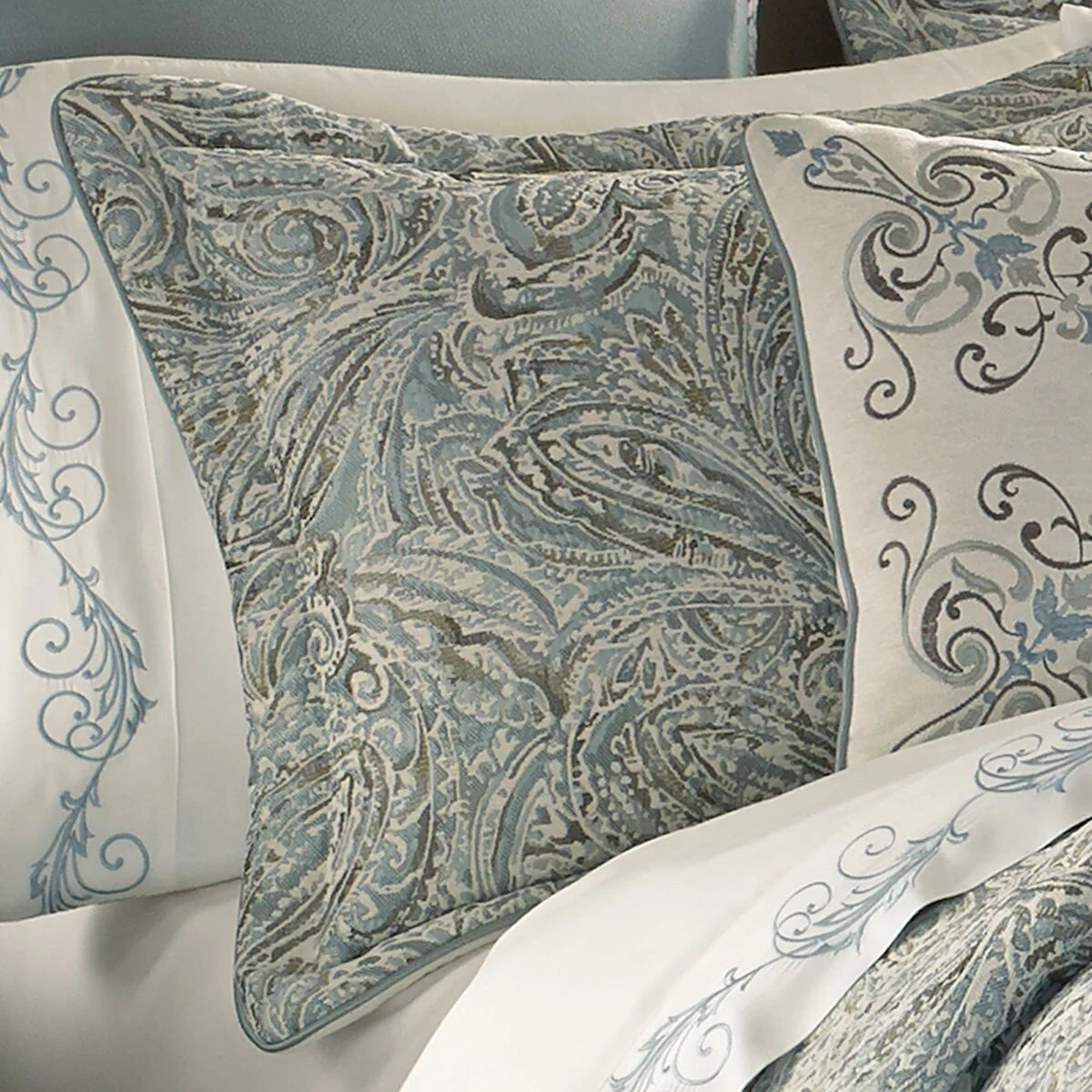 Five Queens Court Garrison Comforter Set
