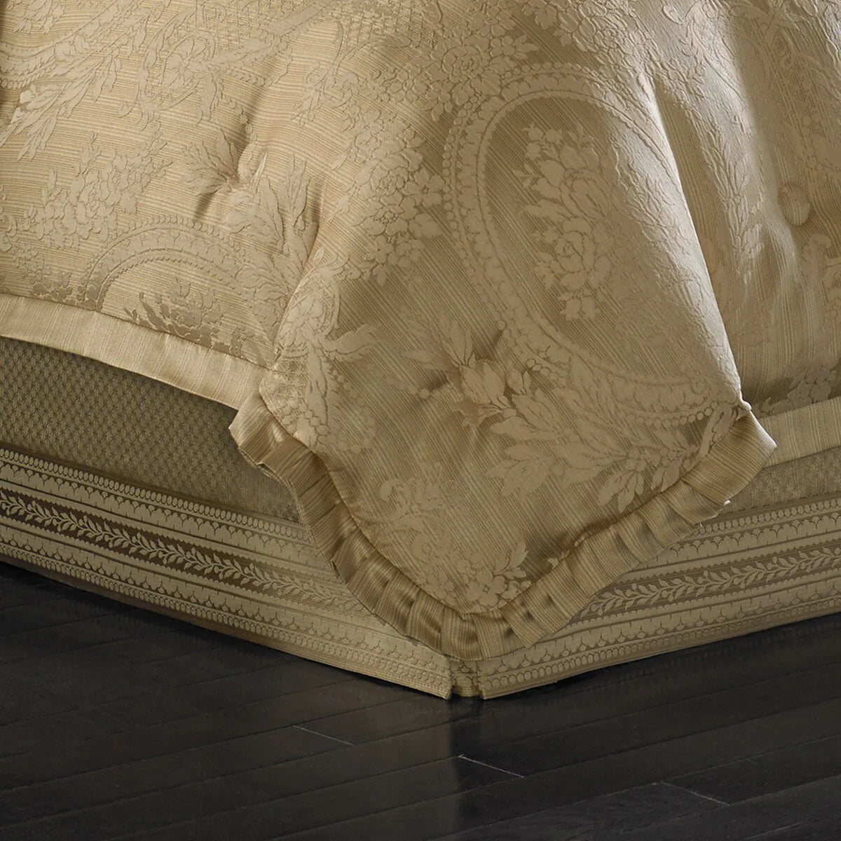 Five Queens Court Napoleon Comforter Set