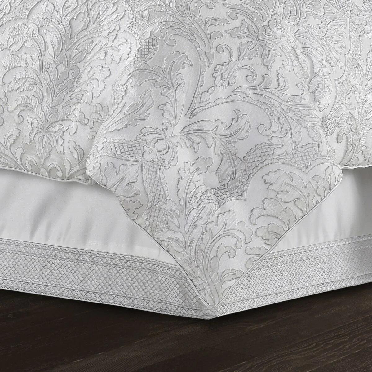 J. Queen New York Brunello Comforter Set