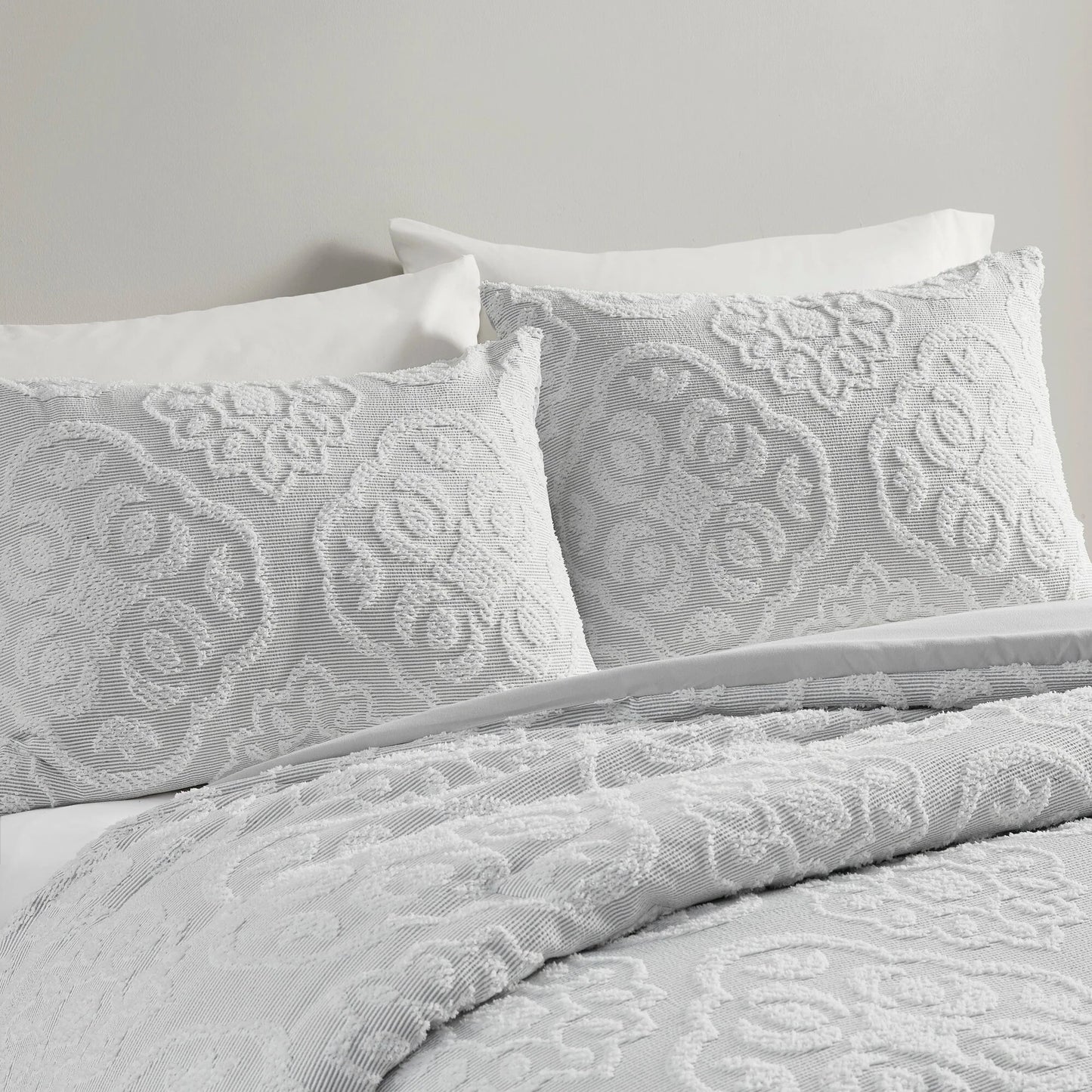 Madison Park Maeve 3 Piece Tufted Woven Medallion Comforter Set