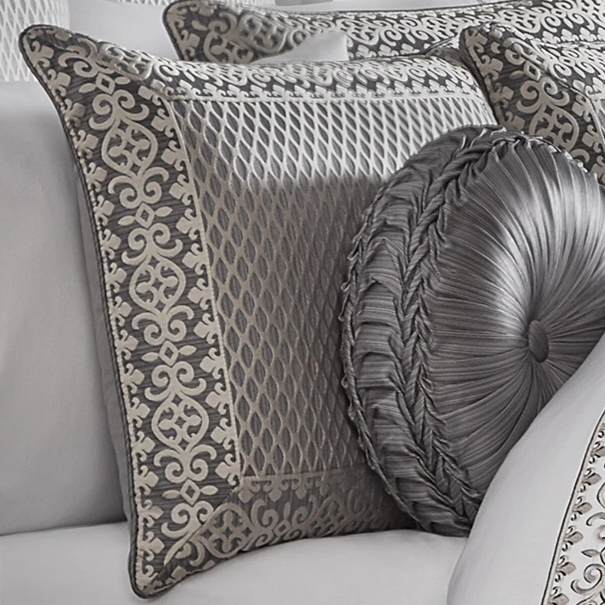 Five Queens Court Houston Luxury Embroidered 4-piece Comforter Set