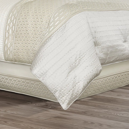 J. Queen New York Metropolitan Comforter Set