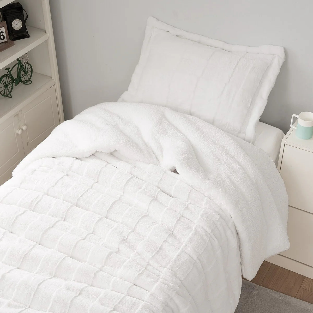 Cut n Sew Chunky Bunny - Coma Inducer? Oversized Comforter Set - White