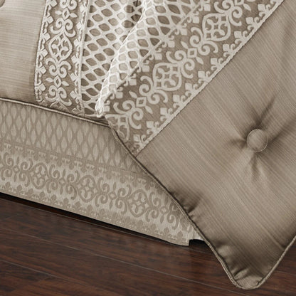 Five Queens Court Beaumont Champagne 4-piece Comforter Set