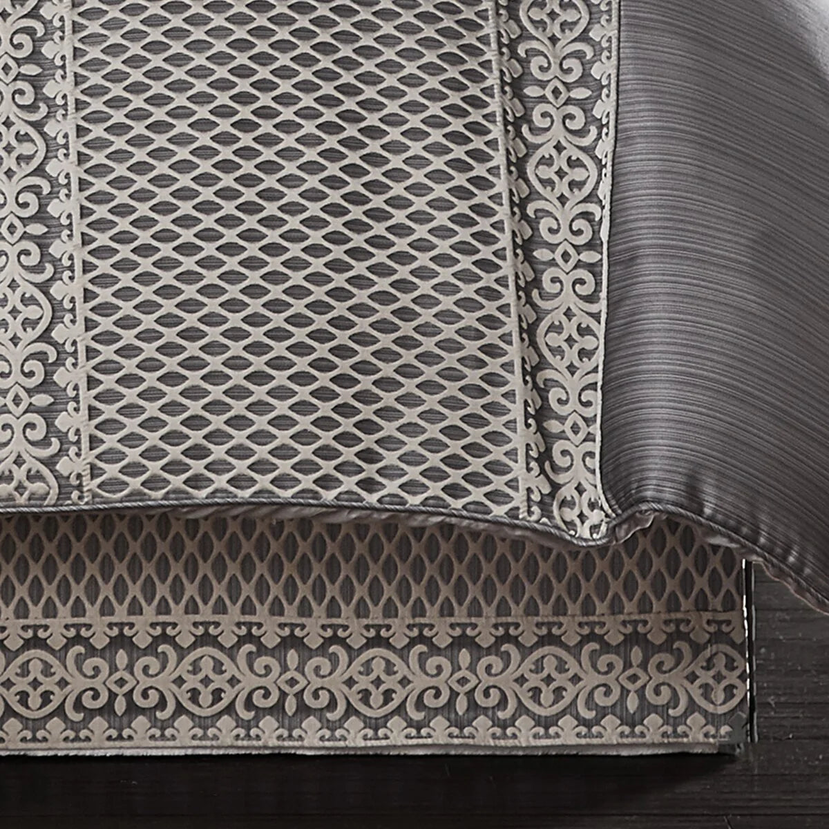 Five Queens Court Houston Luxury Embroidered 4-piece Comforter Set