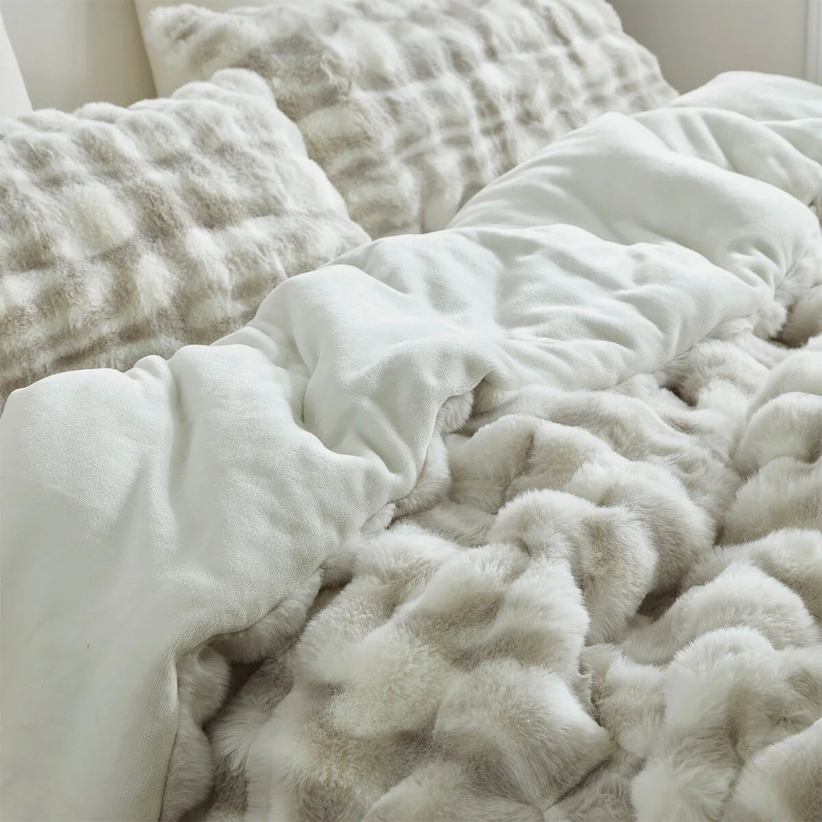 Oh Deer? - Coma Inducer? Oversized Comforter Set - White-Tailed Gray