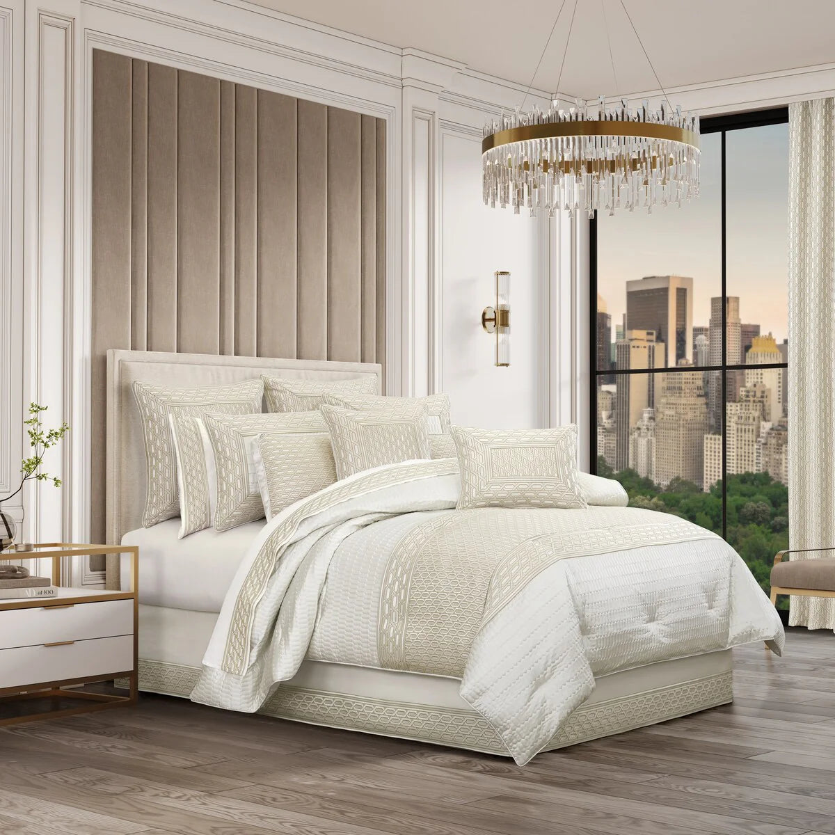 J. Queen New York Metropolitan Comforter Set