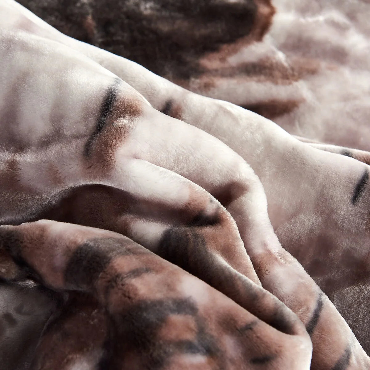 Ultra Plush Printed 3-piece Sherpa Borrego Comforter Set