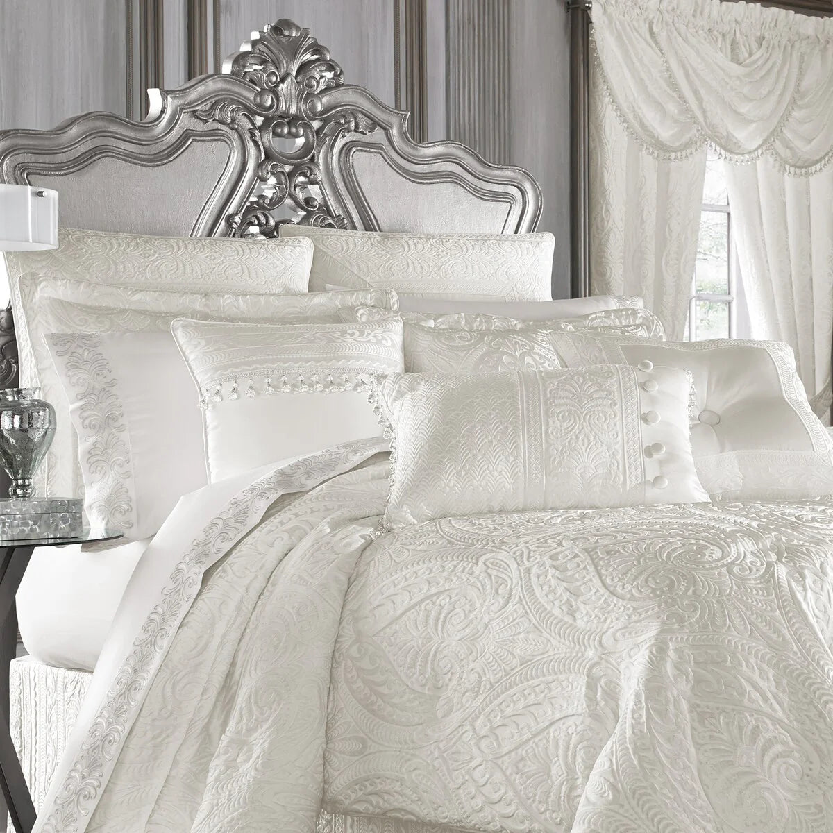 J. Queen New York Bianco Comforter Set