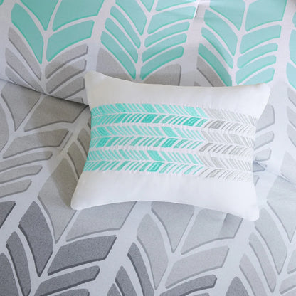 Kennedy Aqua/ Grey Comforter Set by Intelligent Design