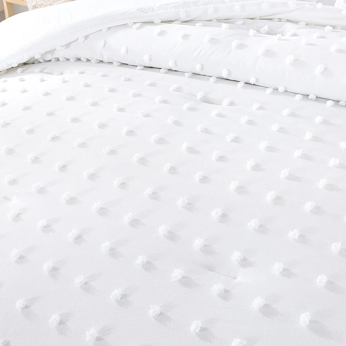 Tufted Design Jacquard Comforter Set