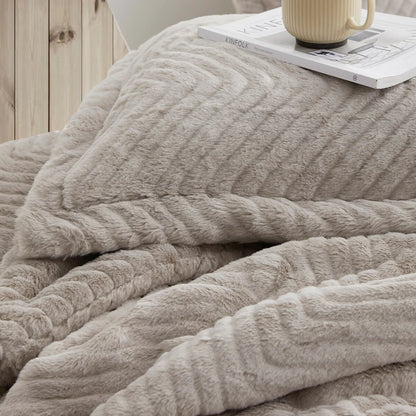 Alpine Skiing - Coma Inducer? Oversized Comforter Set - Natural Beige