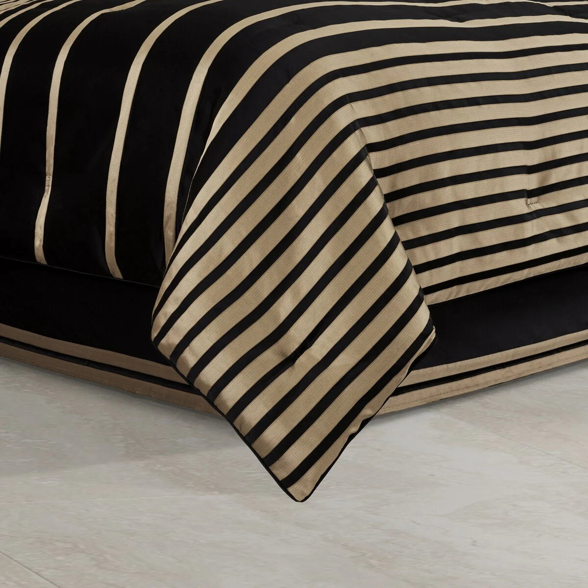 Calvari Black And Gold Comforter Set